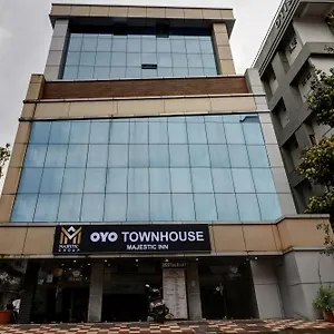 Oyo Townhouse 595 Majestic Отель